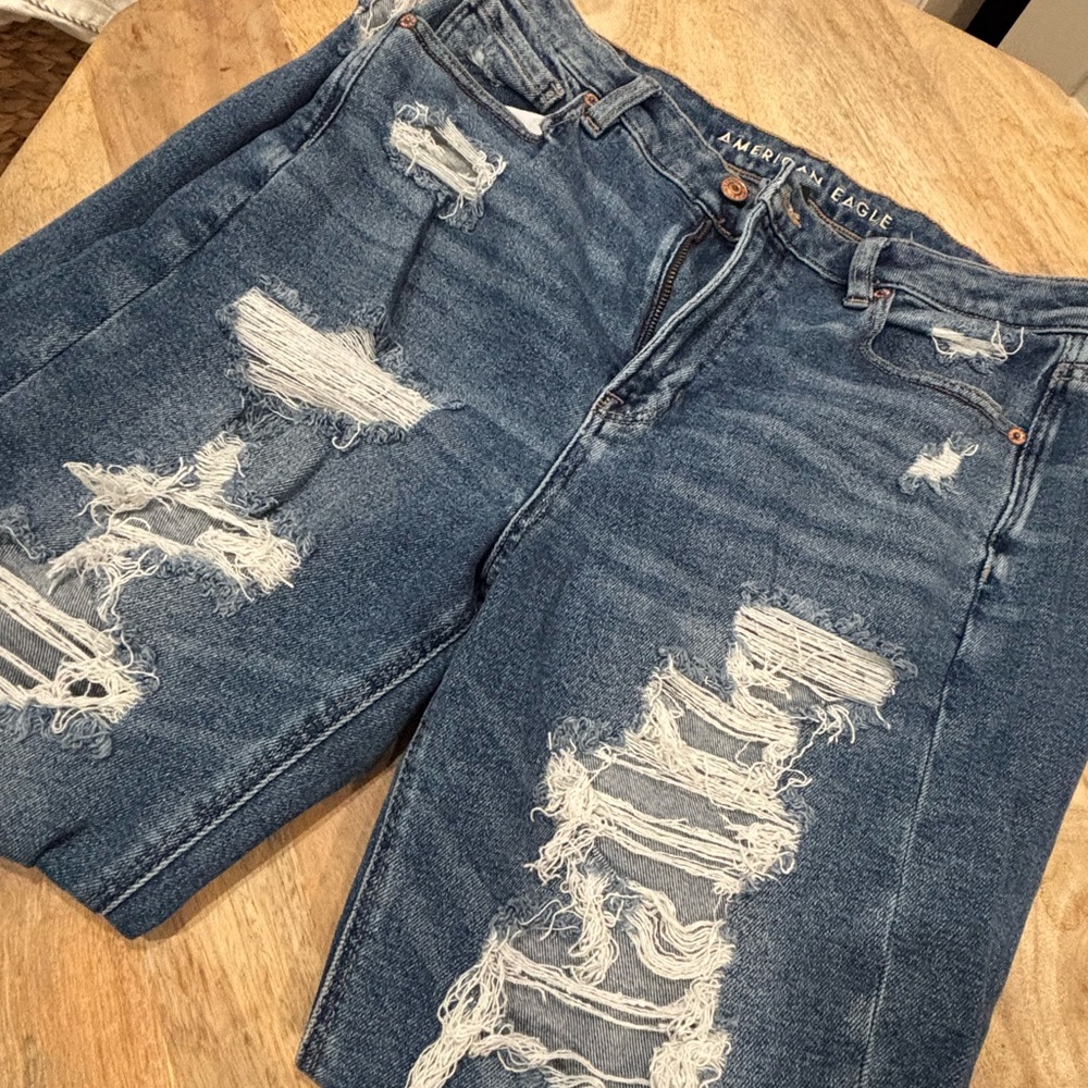 American Eagle Outfitters Mom Jeans